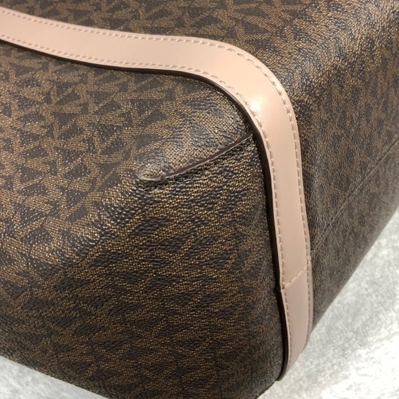 Michael Kors Sullivan Large Laptop Tote - Picture 10 of 14